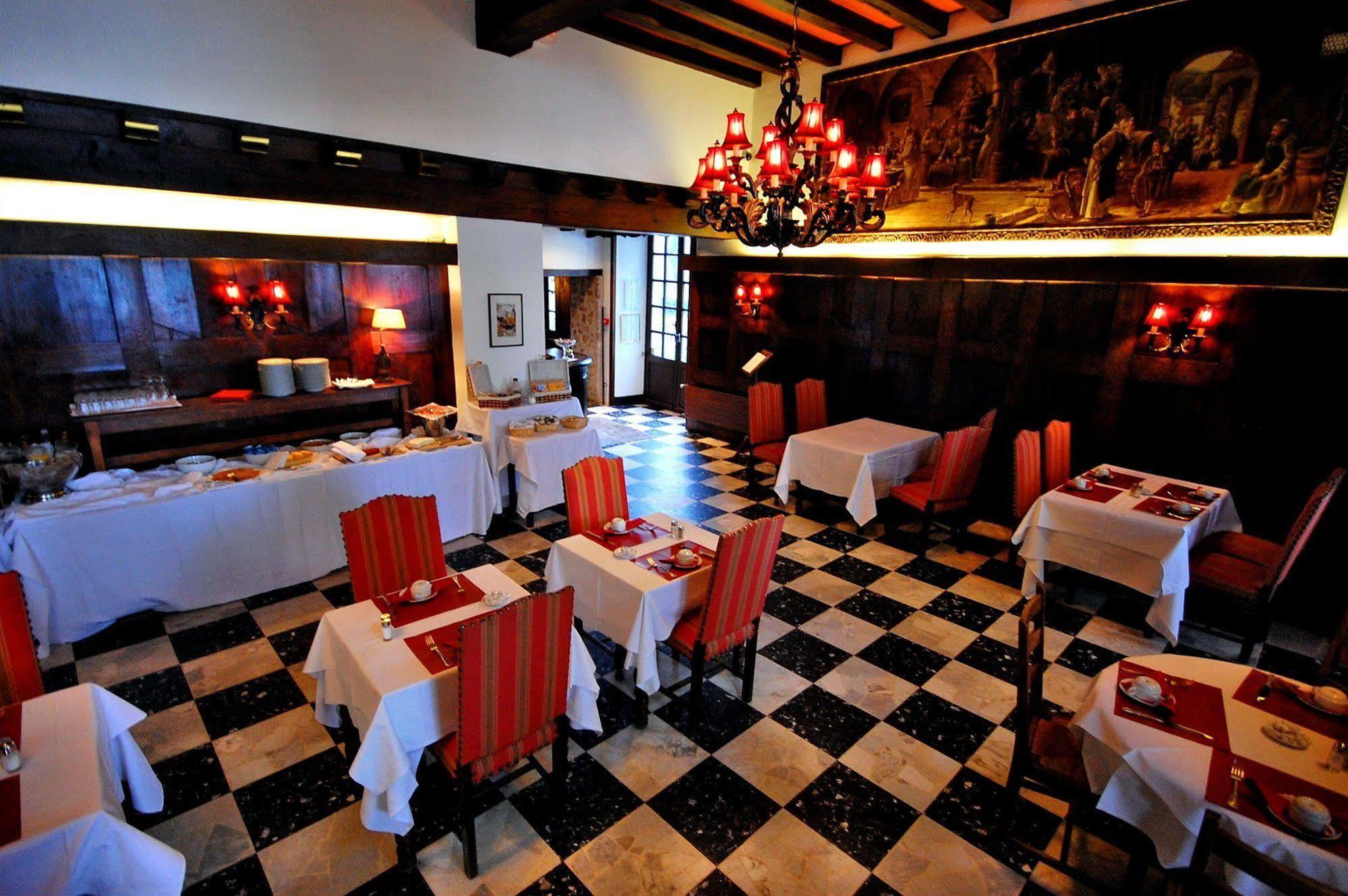 Grand Hotel De L'Abbaye Beaugency Restaurant billede